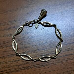 Vtg Sarah Coventry Goldtone bracelet